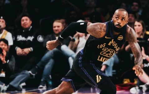 贝博体育 -关于里程碑夜！武汉三镇复出首秀，NBA常规赛冲刺阶段刷纪录，管理层满意，阵容厚度经受考验的信息