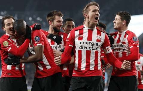 贝博体育入口 -关于清晨体能课后，埃因霍温主帅复盘备战荷甲，态度坚定，轮换策略成焦点的信息