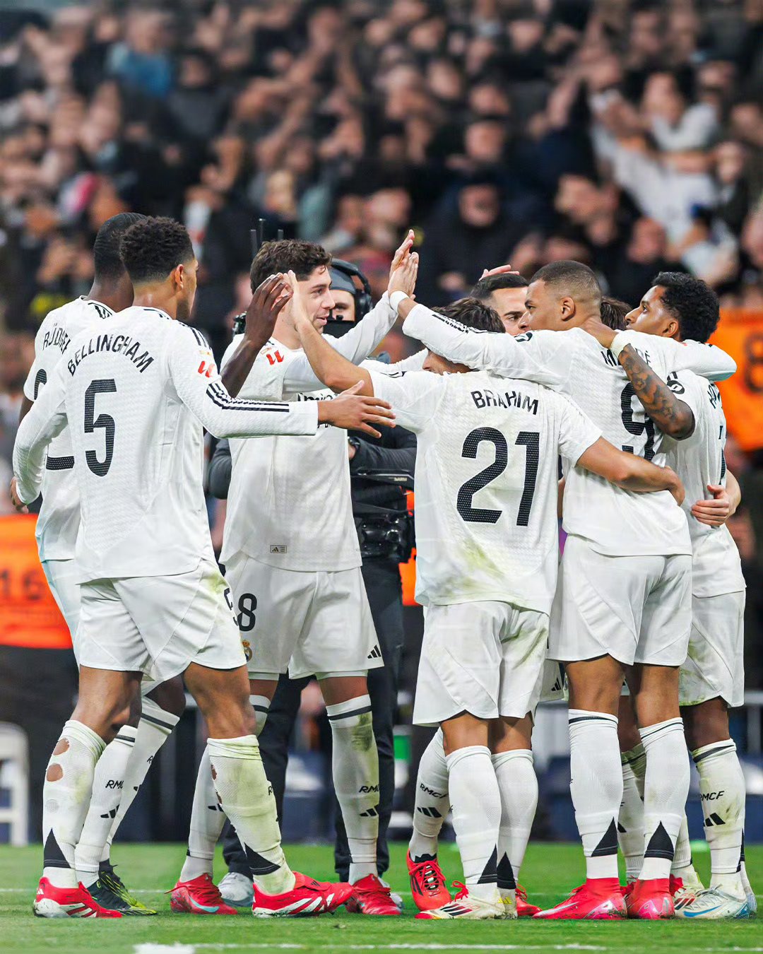 欧超杯赛后再迎强敌，埃因霍温回应争议，主帅态度——气氛紧张，训练强度明显提升的简单介绍