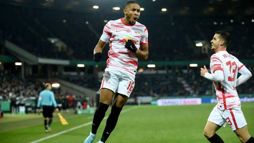 贝博体育入口 - 广东宏远第九冠纪录片 