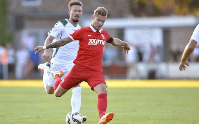 关于曼城迎荷甲关键赛；清晨复出首秀；更衣室稳定；球探报告显示潜力的信息